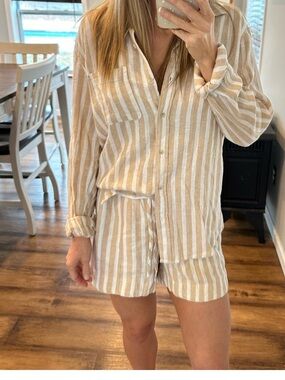Universal Thread Striped Relaxed Fit Top - Cream & Tan Stripes